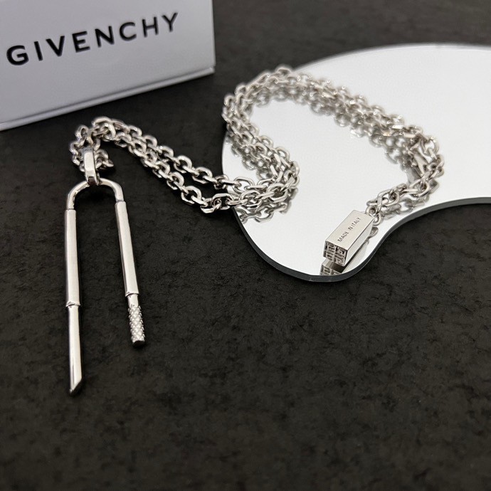 Givenchy necklace 11lyr3